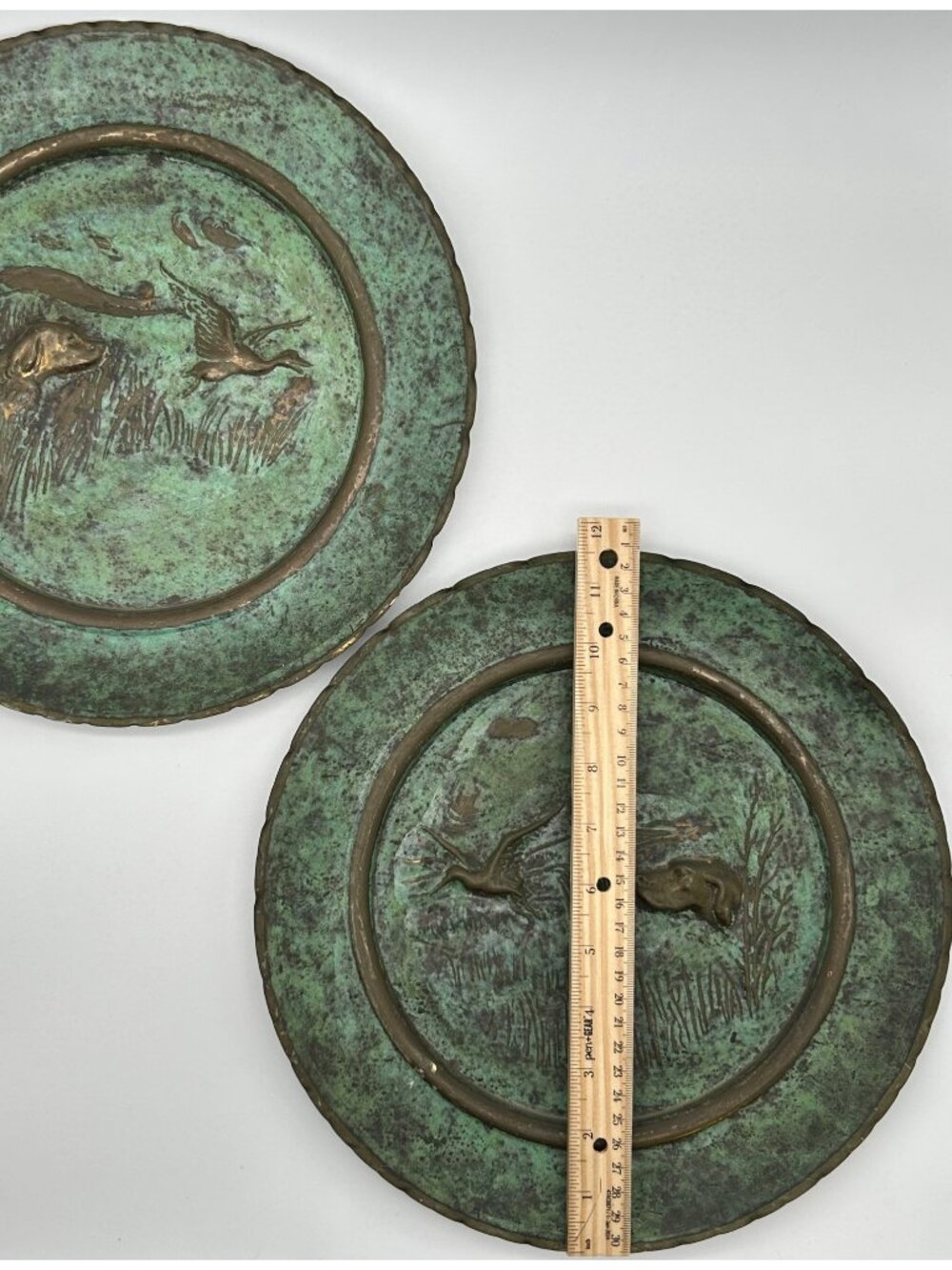 2 Vintage Italian Embossed Copper Wall Plates Hunting Scene Dog Duck Verdigris - Picture 4 of 13